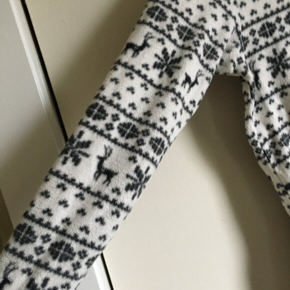 La Vie En Rose Soft Fleece Hooded Reindeer and Snowflake Onesie - Picture 7 of 16